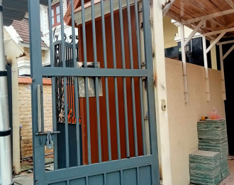 thợ sửa cửa sắt chuyên nghiệp.