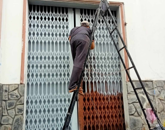 dịch  vụ sửa cửa sắt cửa kéo tại nhà