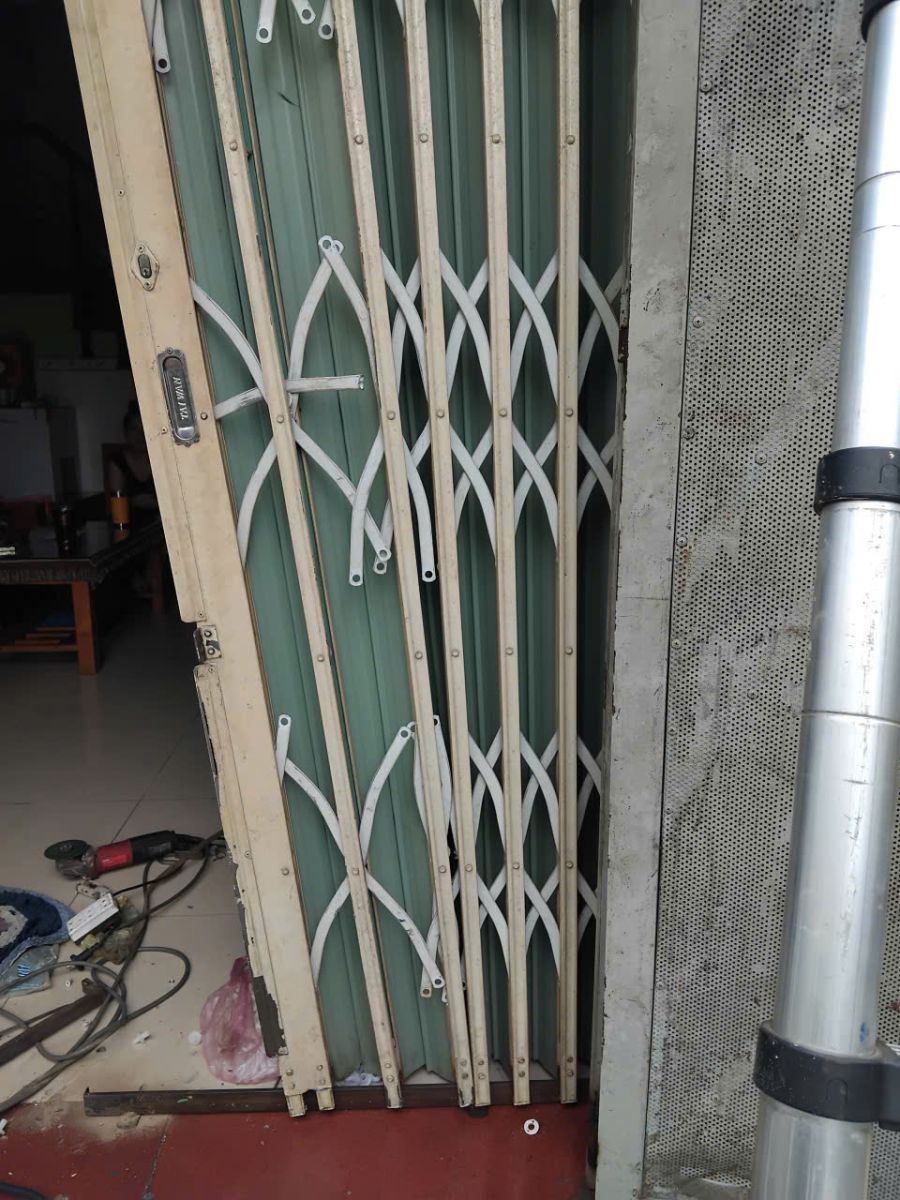 sửa cửa sắt