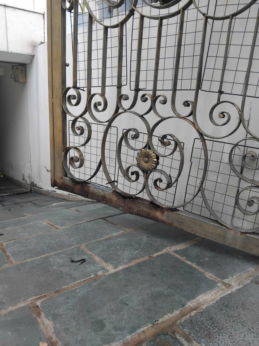 sửa cửa sắt tại nhà giá rẻ