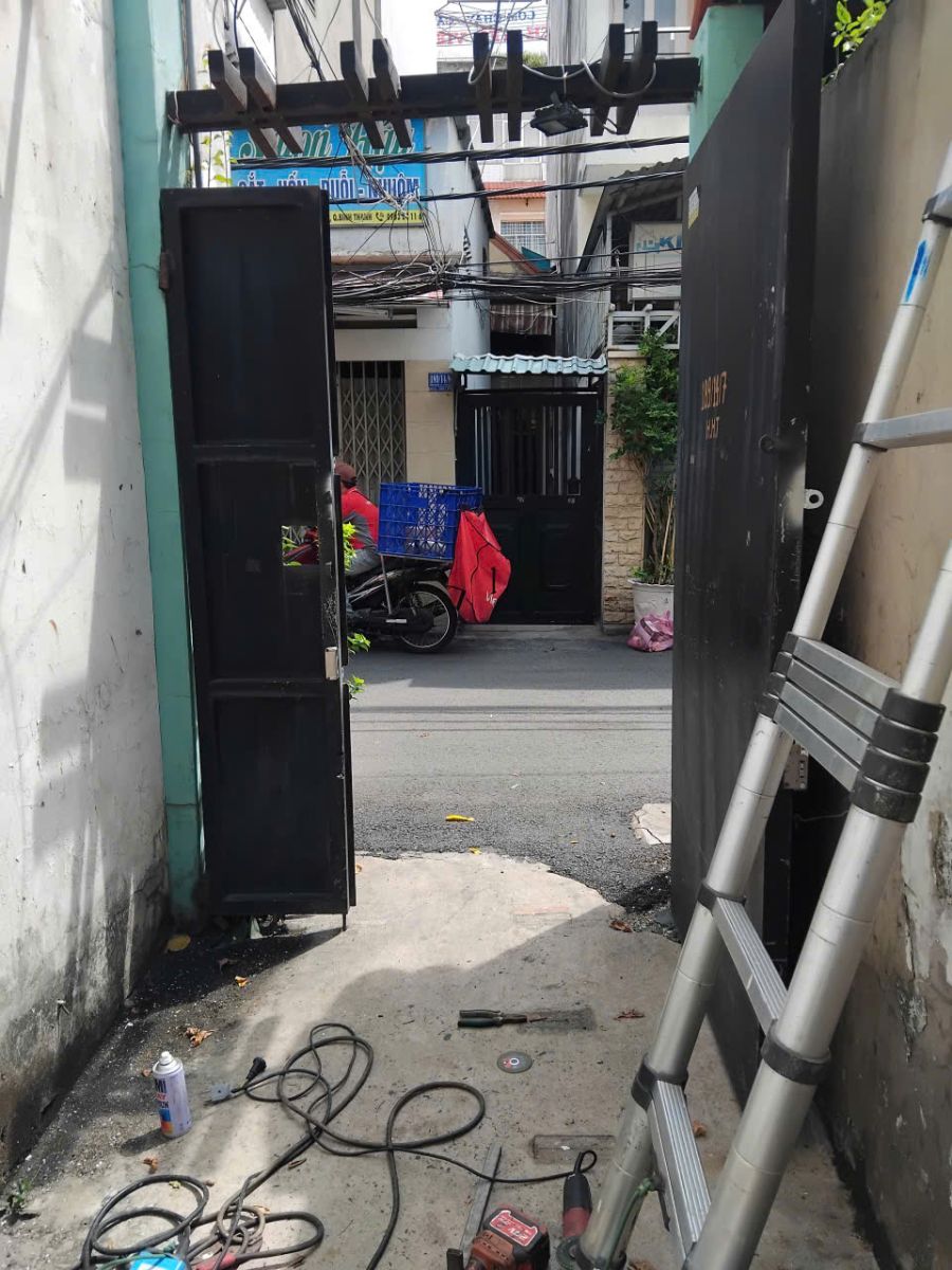 sửa cửa sắt tại nhà giá rẻ