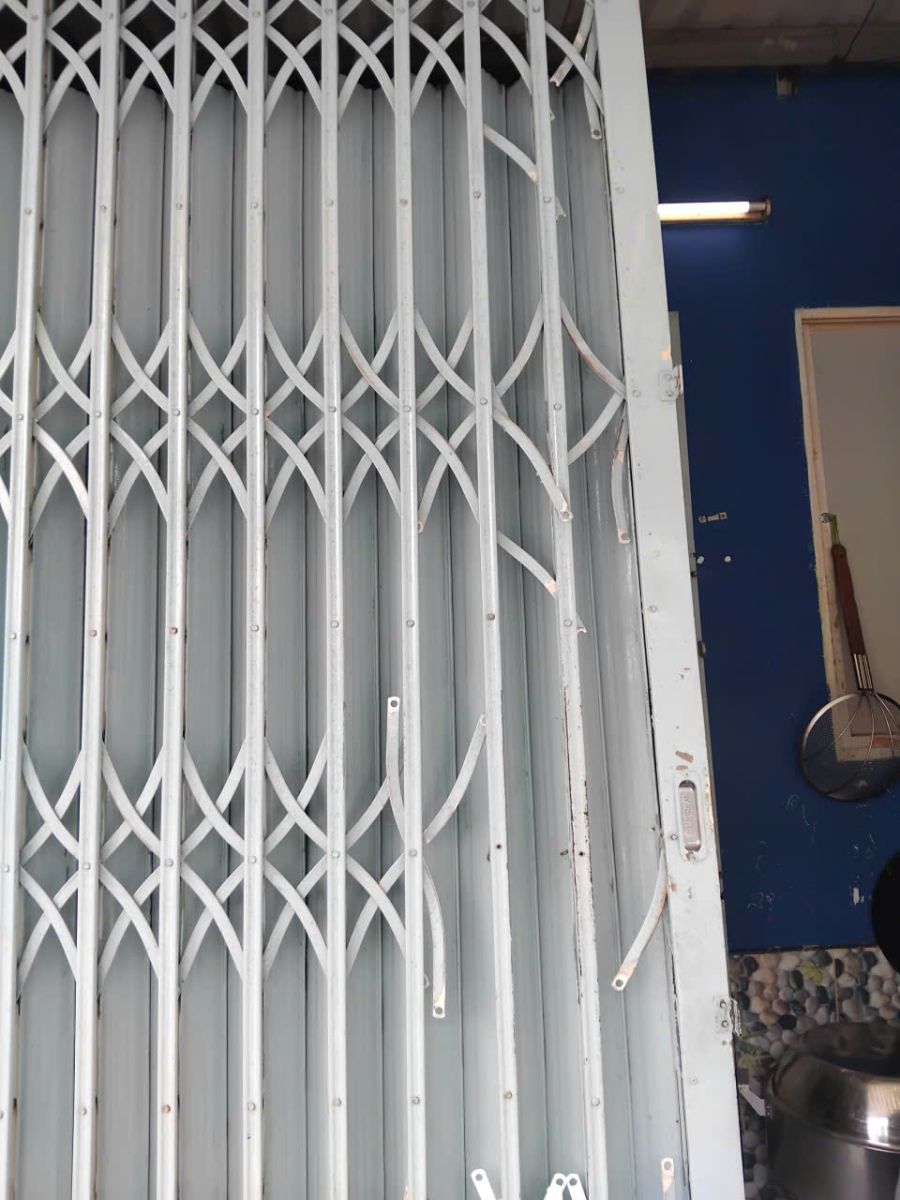 sửa cửa sắt