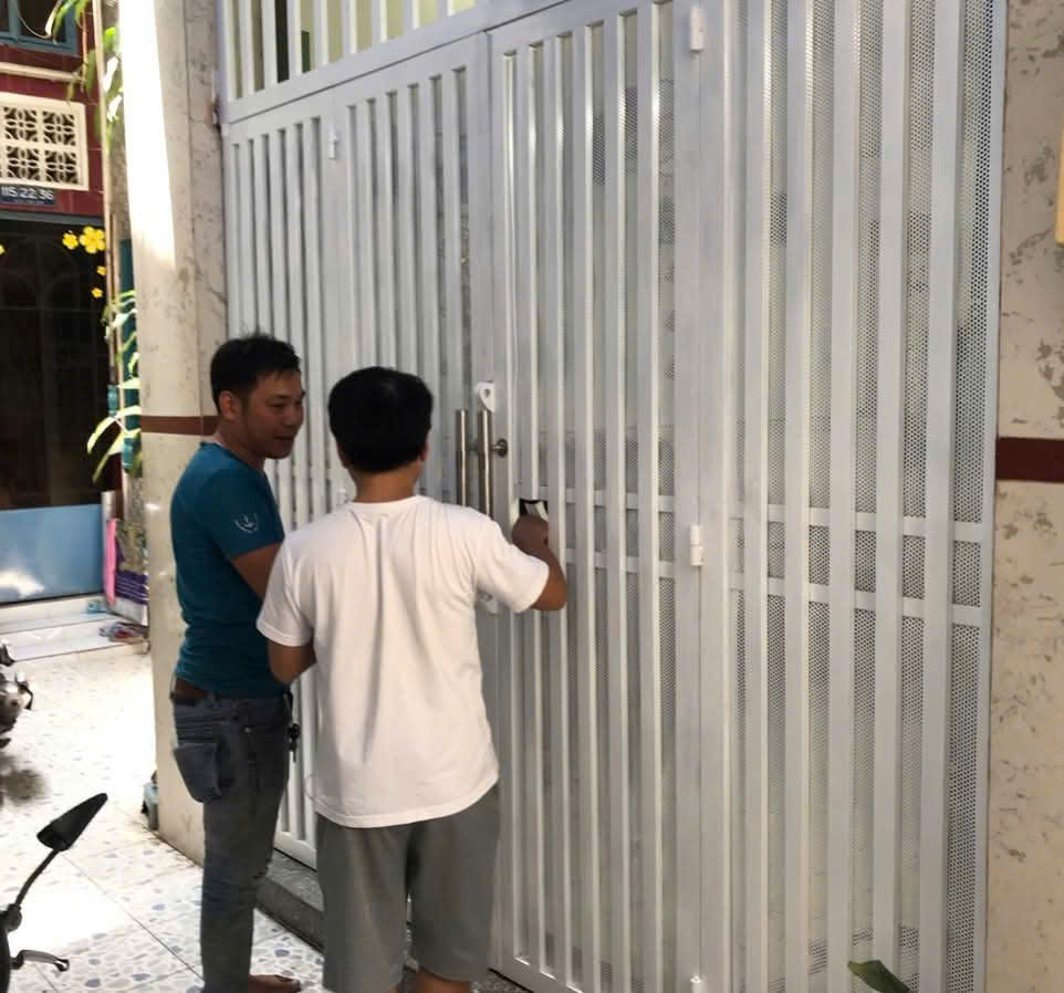 sửa cửa sắt tận nơi uy tín tp.hcm