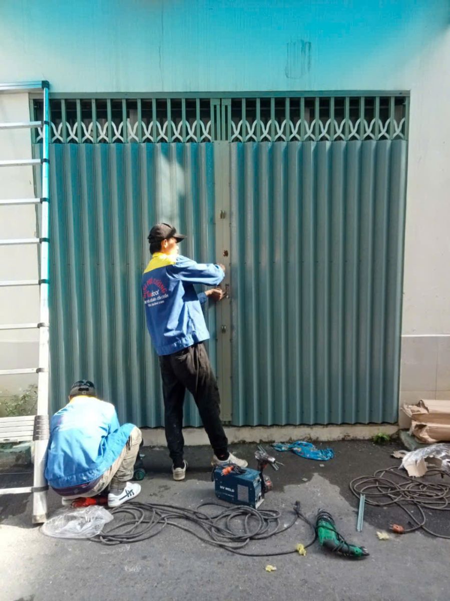 thợ sửa cửa sắt chuyên nghiệp