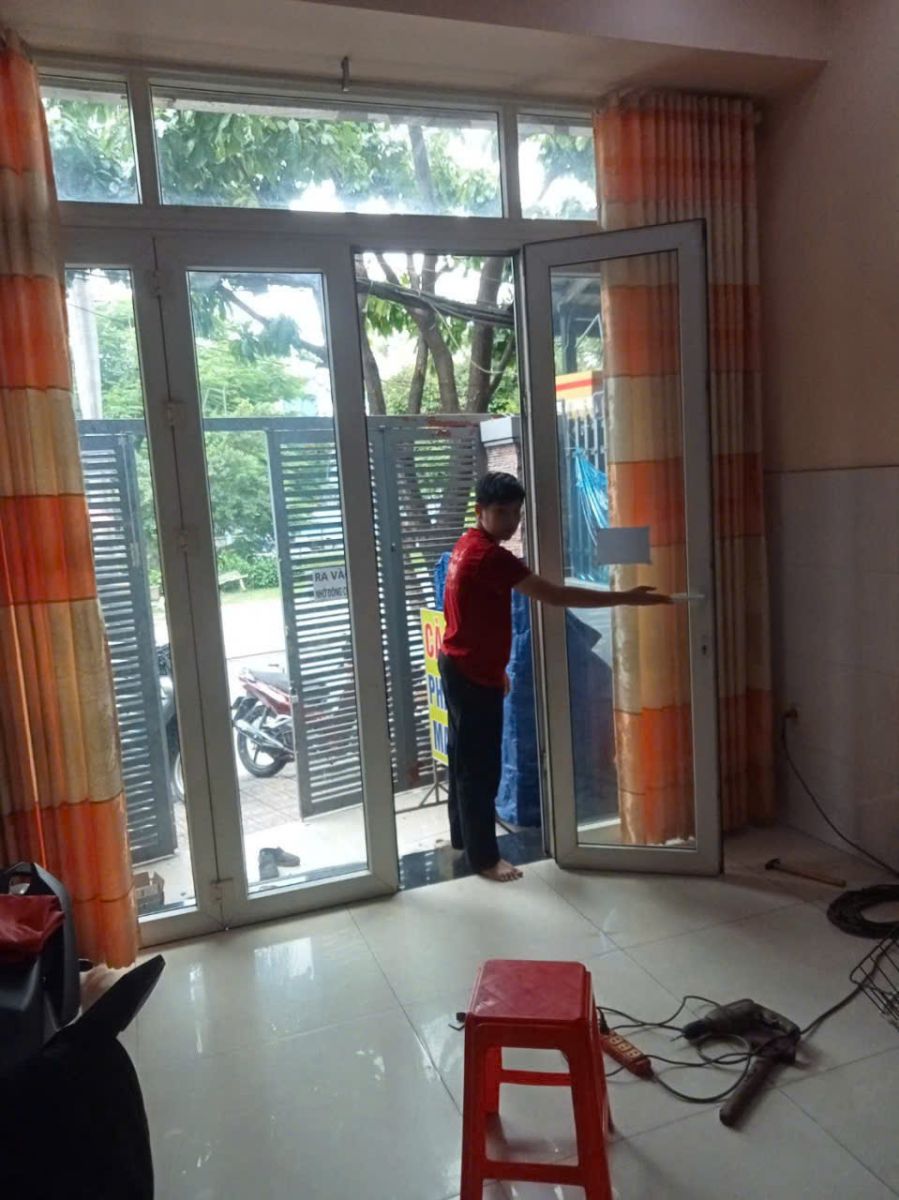 sửa cửa sắt giá rẻ