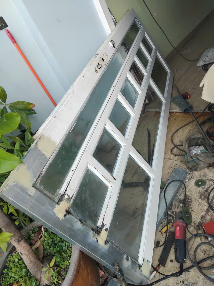 sửa cửa sắt