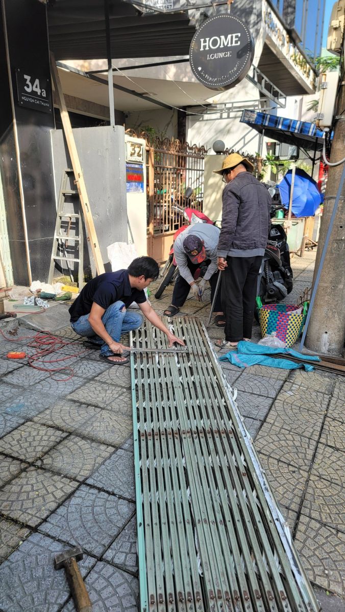 sửa cửa sắt