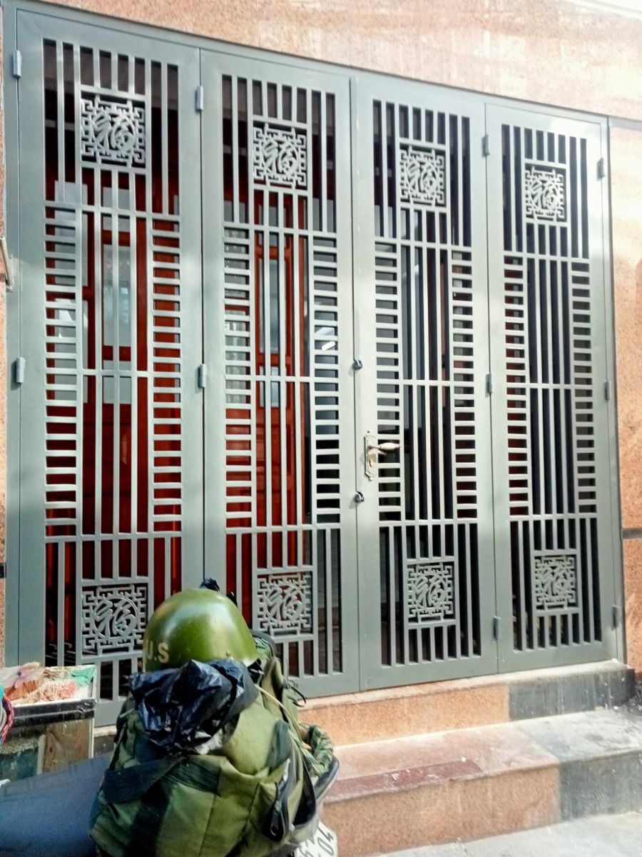 sửa chữa cửa sắt
