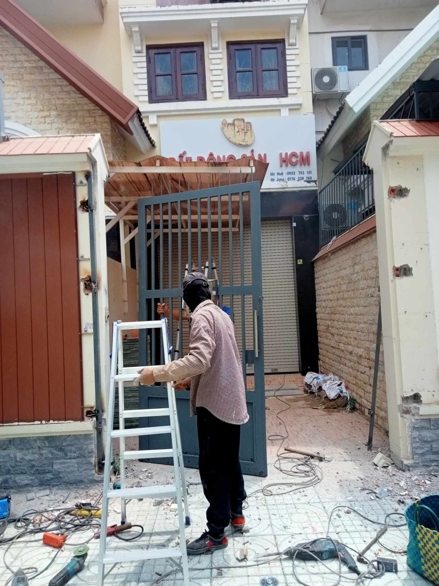 sửa cửa sắt
