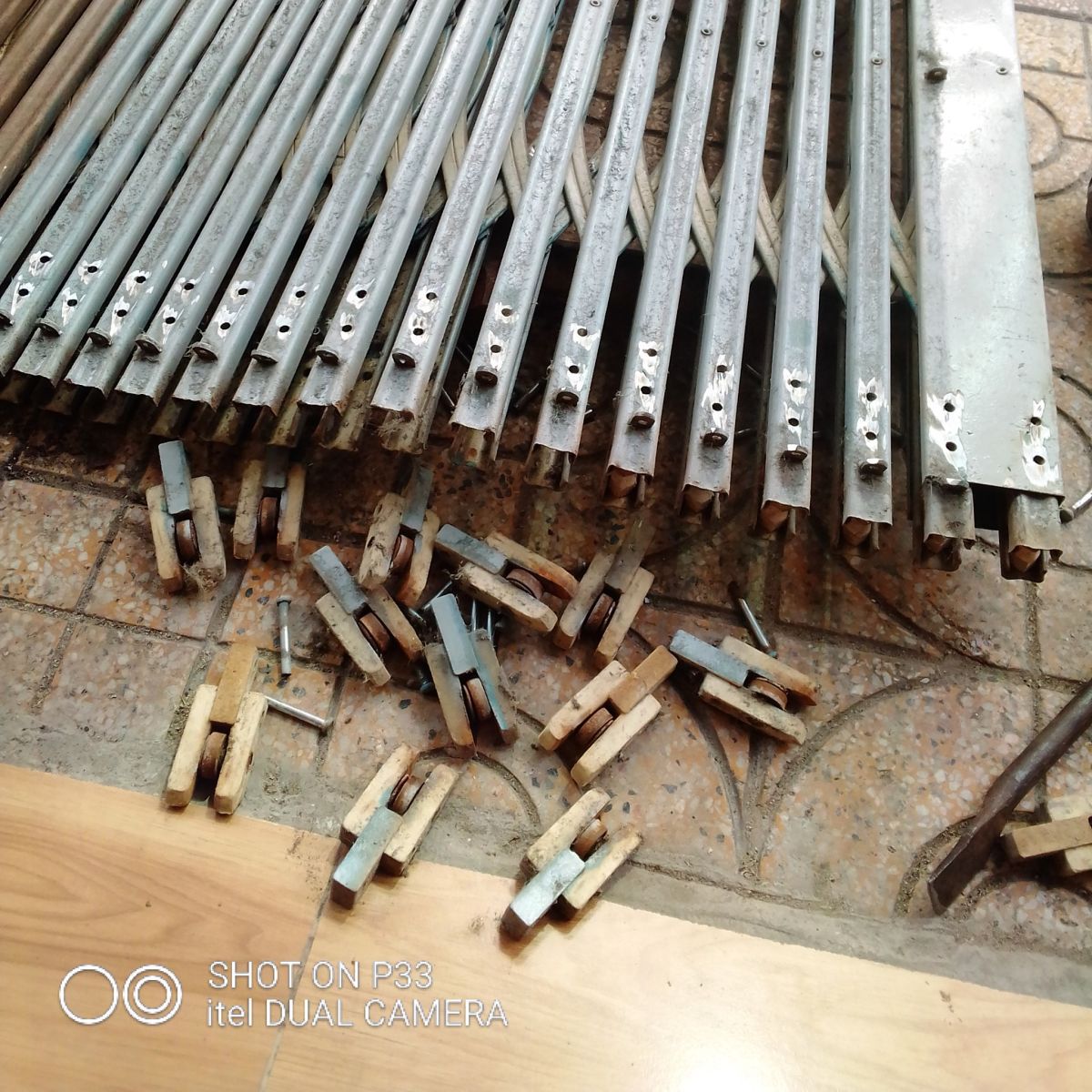 sửa cửa sắt gần tôi
