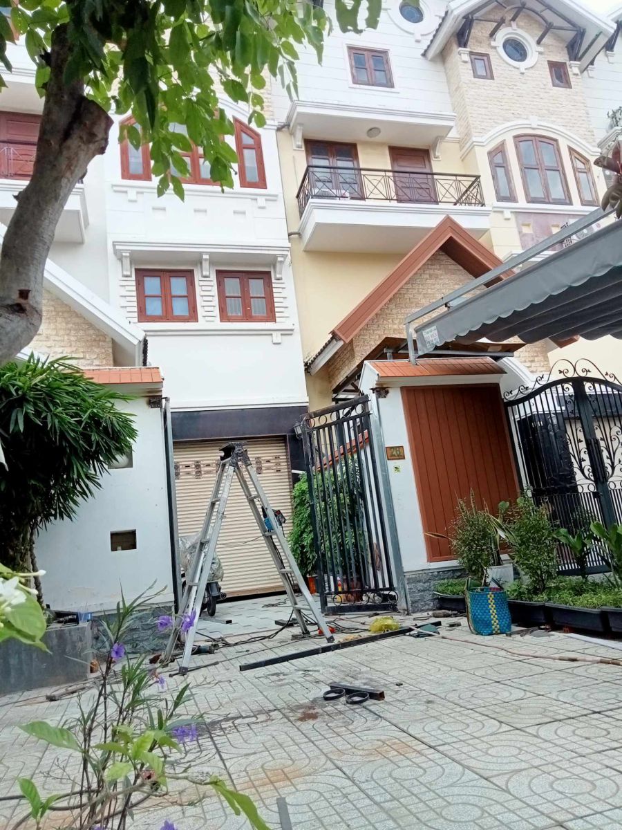 sửa cửa sắt giá rẻ tp hcm