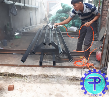 sửa cửa sắt