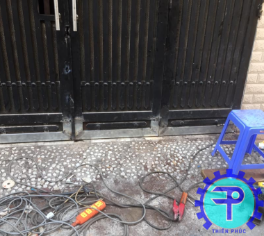 sửa cửa sắt tại nhà