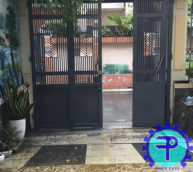 sửa cửa sắt