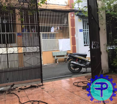 sửa cửa sắt