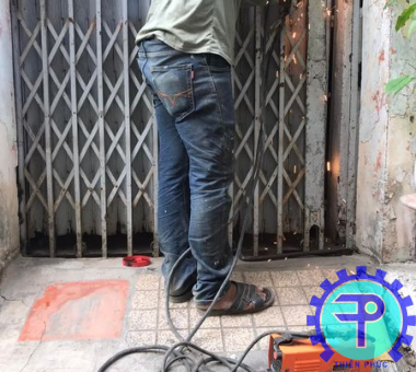 sửa cửa sắt gò vấp