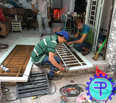 sửa cửa sắt tại nhà