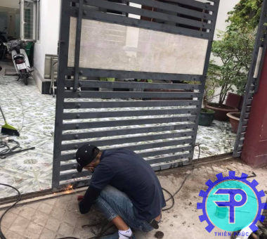 sửa cửa sắt tân bình