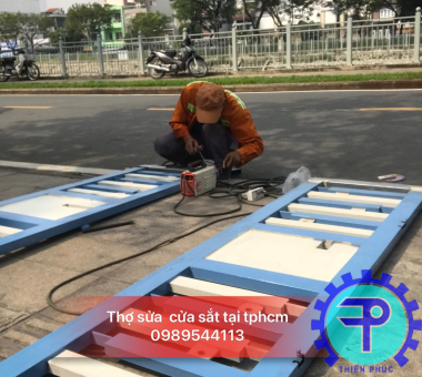 sửa cửa sắt tại nhà