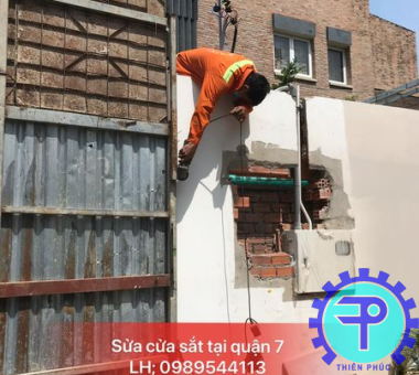 sua cua sat tai nha