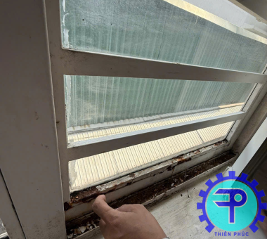 sửa cửa sắt uy tín_giá rẻ hcm